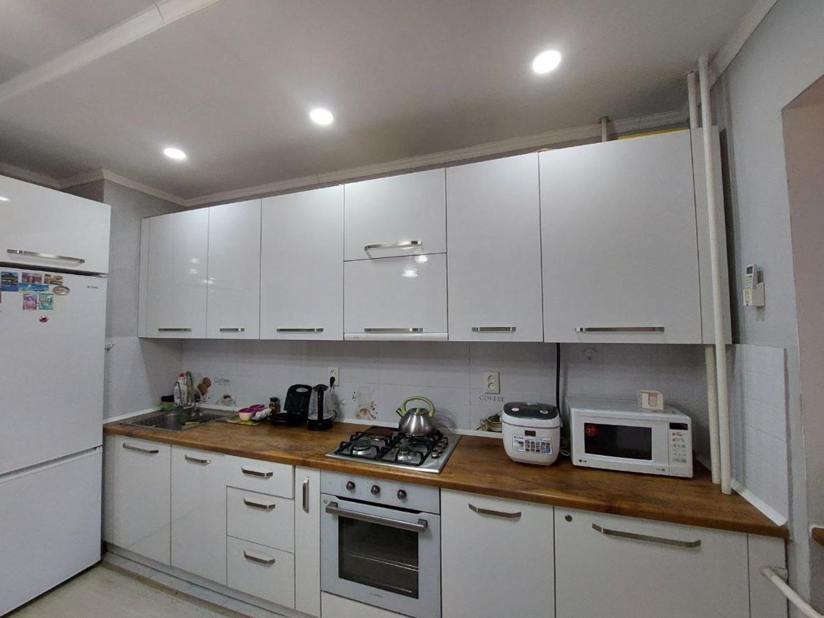Downtown Homestay 비슈케크 외부 사진