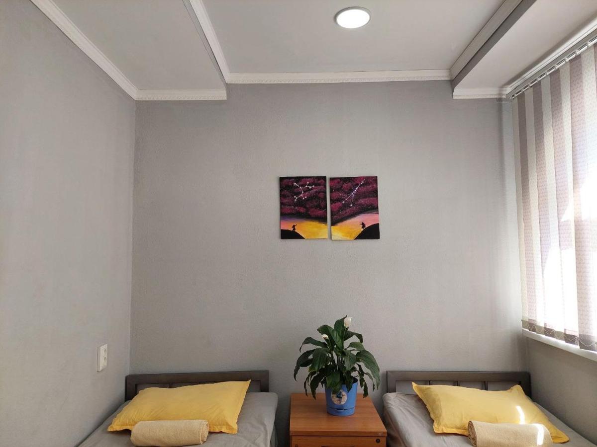 Downtown Homestay 비슈케크 외부 사진